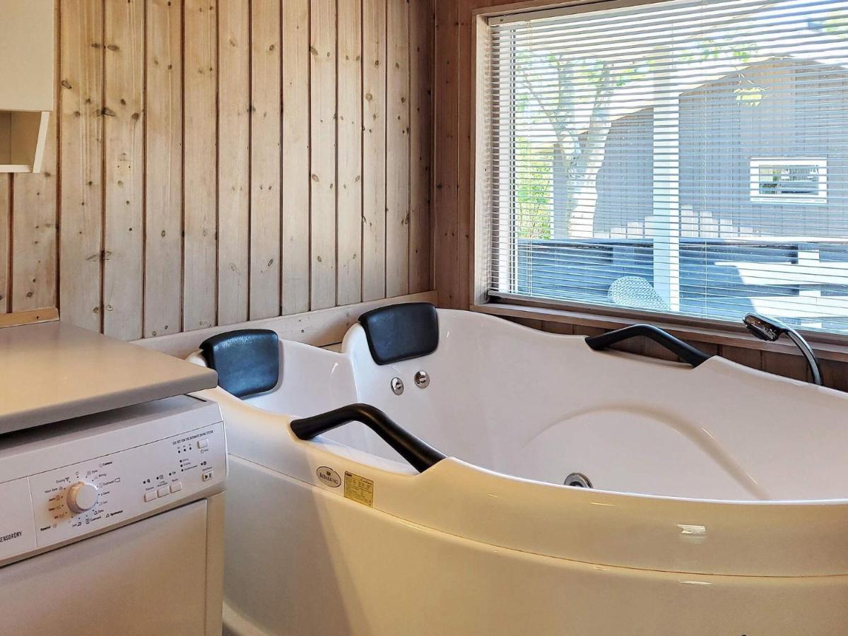 8 Person Holiday Home In Nex Snogebaek ภายนอก รูปภาพ